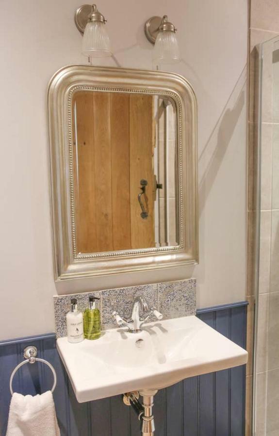 Skittles - Charming One Bedroom Apartment - Parking - Easy Access To Bath Бокс Экстерьер фото